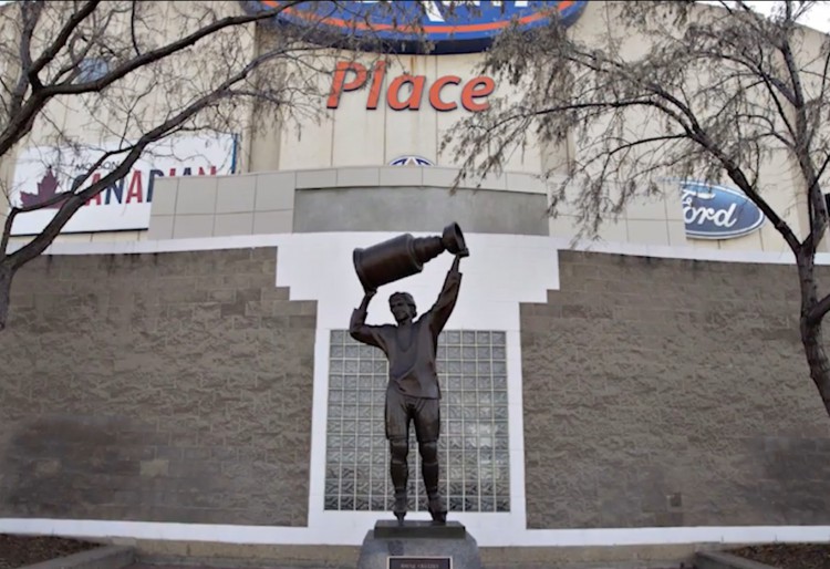statue Wayne Gretzky